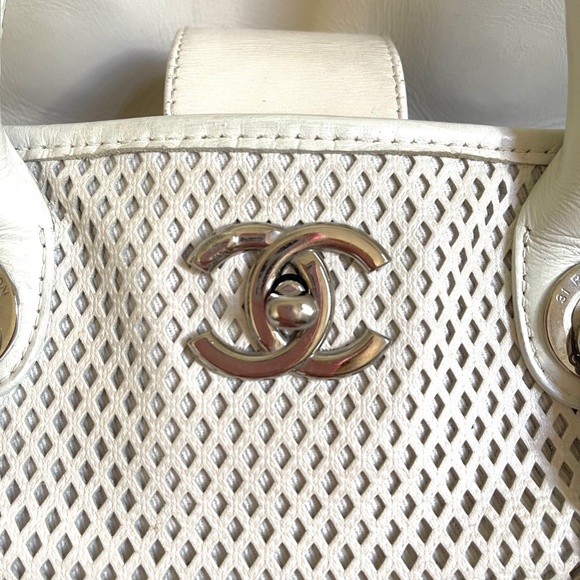 [ SOLD ] CHANEL White Mesh Handbag Tote - Picture 2 of 12